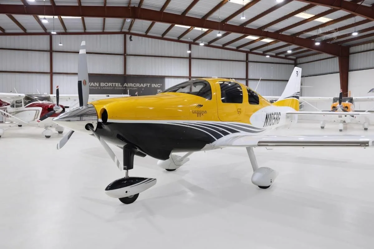 Exterior view of a 2013 CESSNA TTX, N105RG.