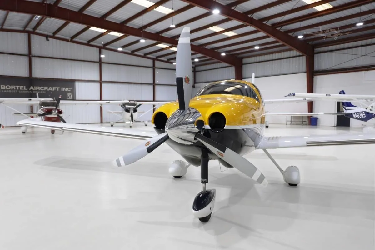 Exterior view of a 2013 CESSNA TTX, N105RG.