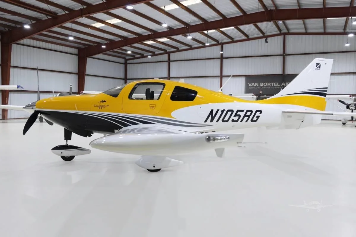 Exterior view of a 2013 CESSNA TTX, N105RG.