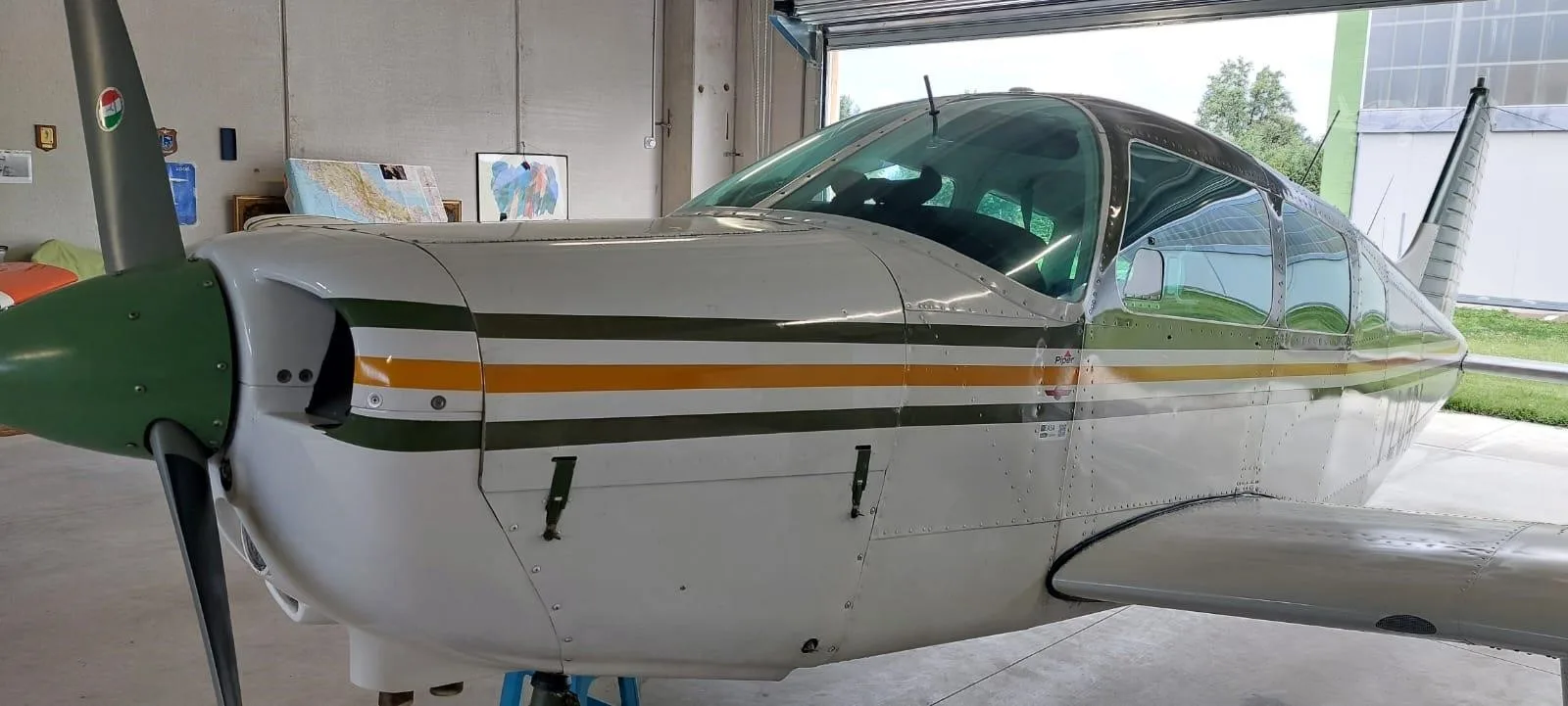 Exterior view of a 1974 PIPER WARRIOR, I-LORI.