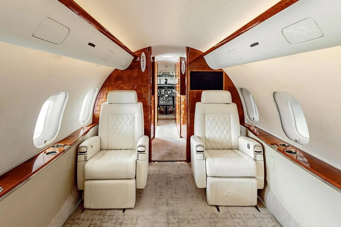 Cabin interior of a 2005 BOMBARDIER GLOBAL 5000.
