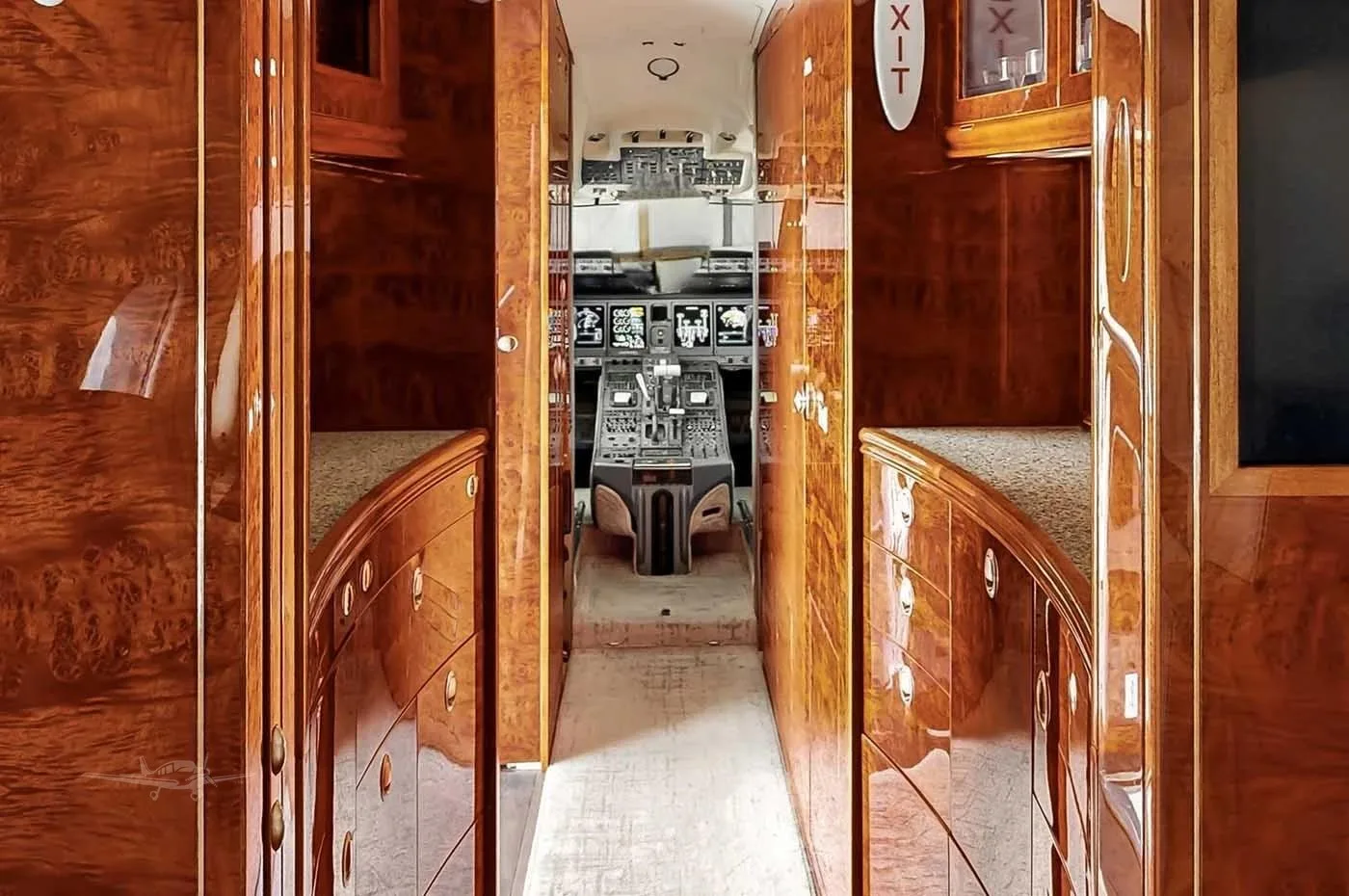 Cabin interior of a 2005 BOMBARDIER GLOBAL 5000.