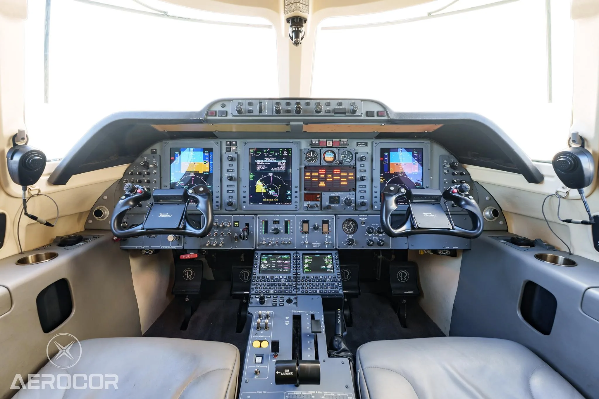 Avionics suite of a 2006 BEECHCRAFT PREMIER IA.