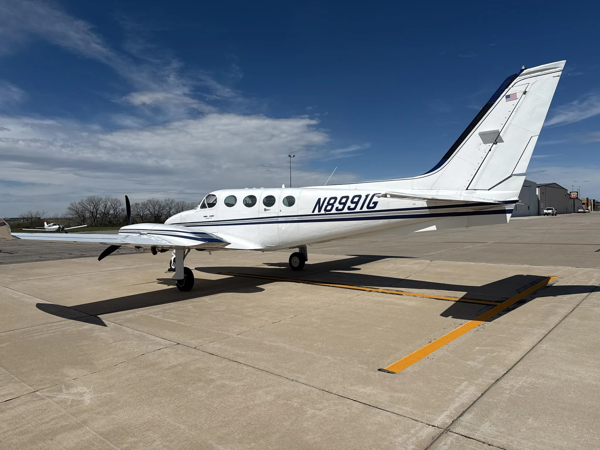 Exterior view of a 1977 CESSNA 340A.