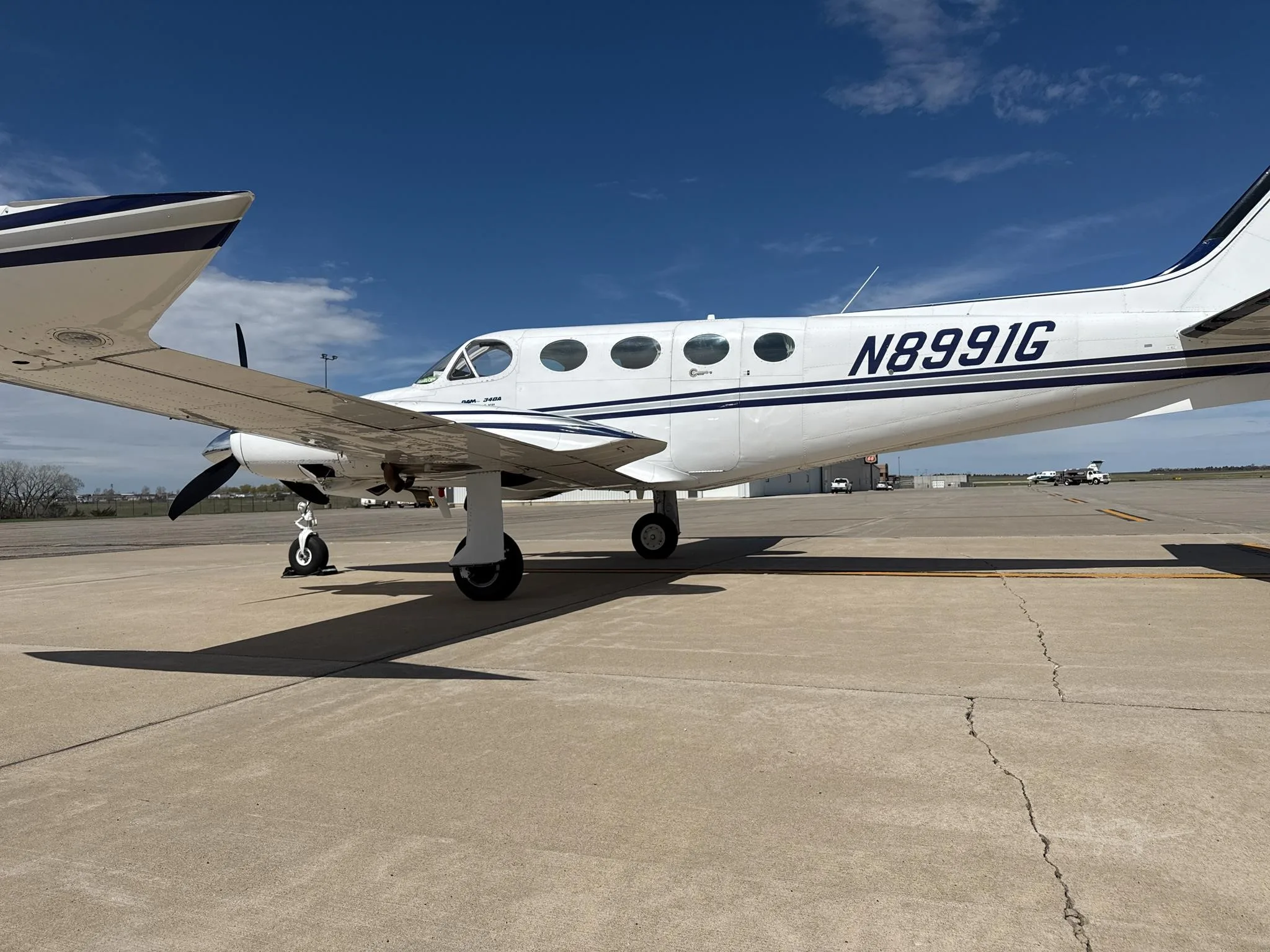 Exterior view of a 1977 CESSNA 340A.