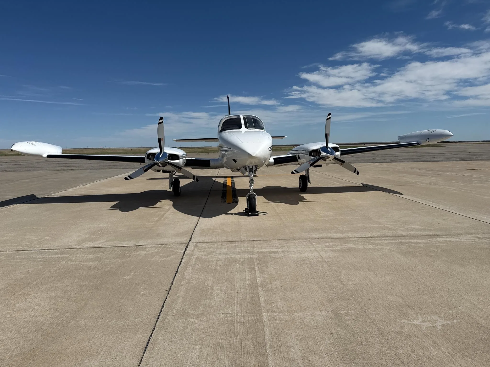 Exterior view of a 1977 CESSNA 340A.