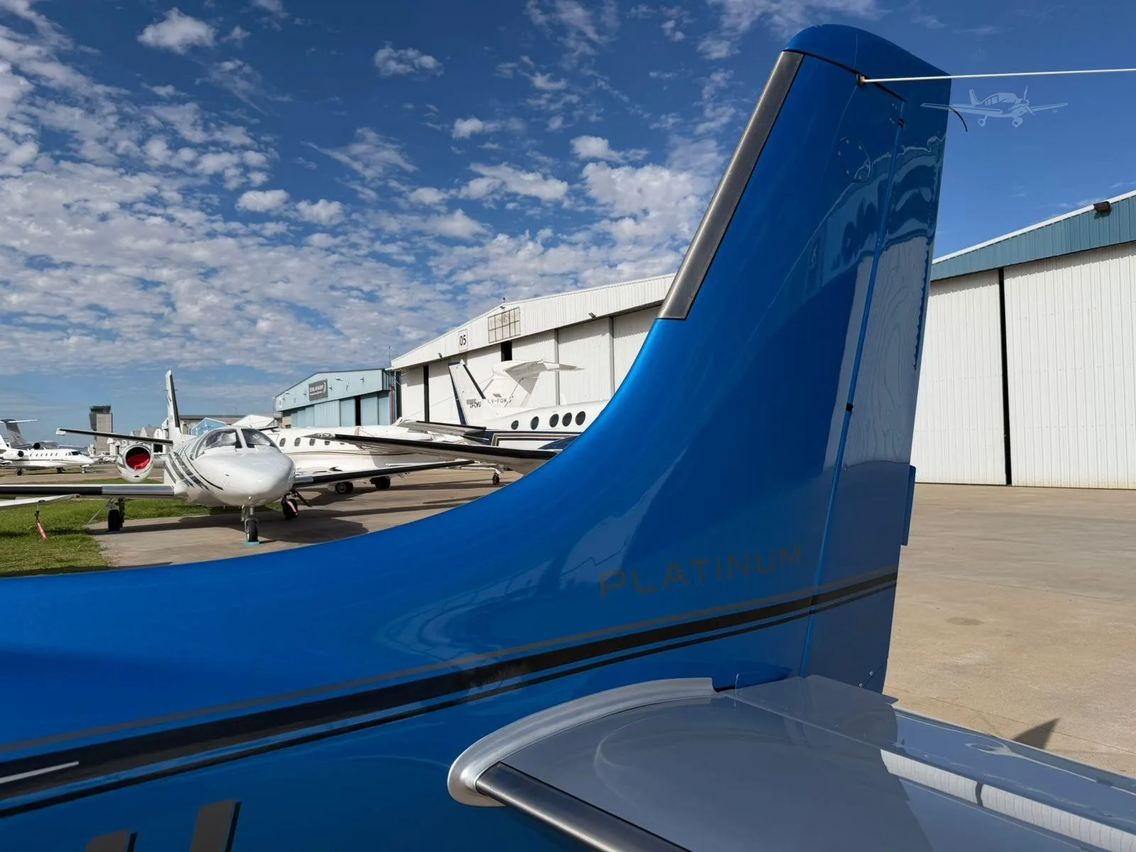Exterior view of a 2021 CIRRUS SR22-G6, LV-JVU.
