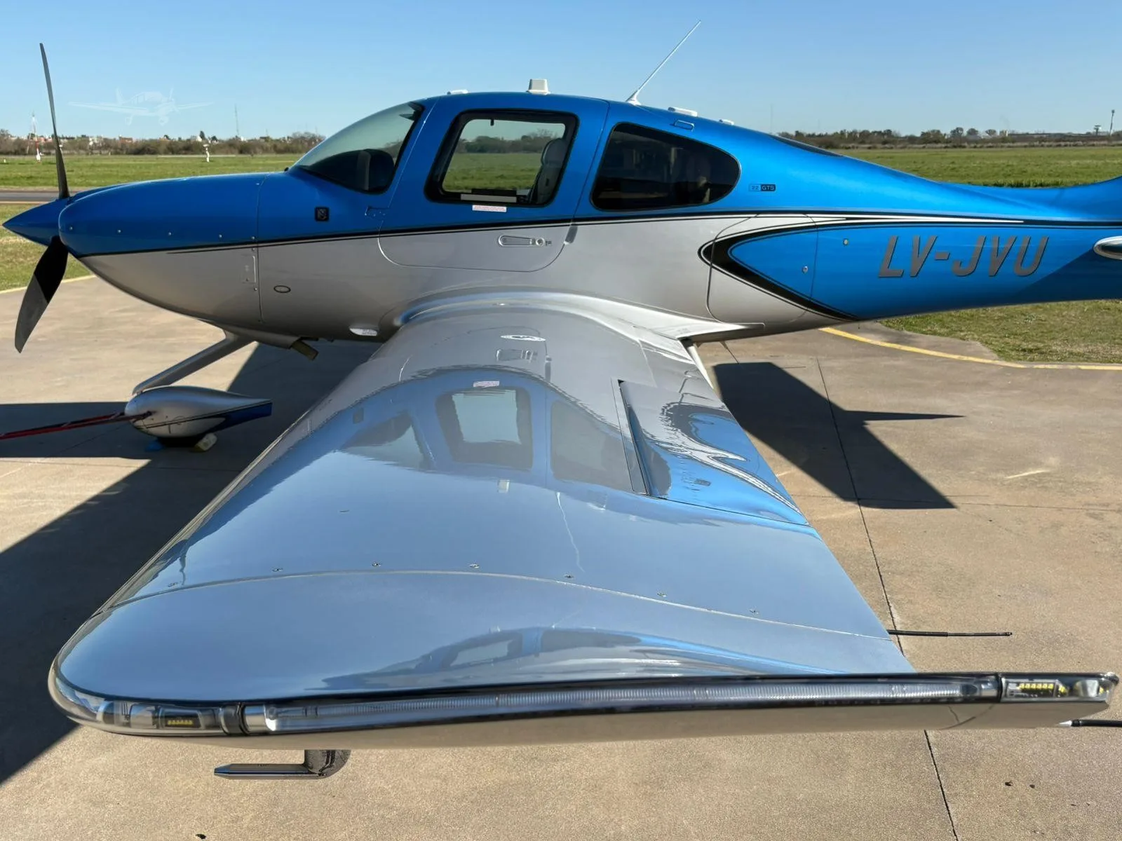 Marketing image of a 2021 CIRRUS SR22-G6.