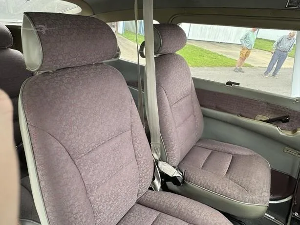 Cabin interior of a 1998 CESSNA 182S SKYLANE.