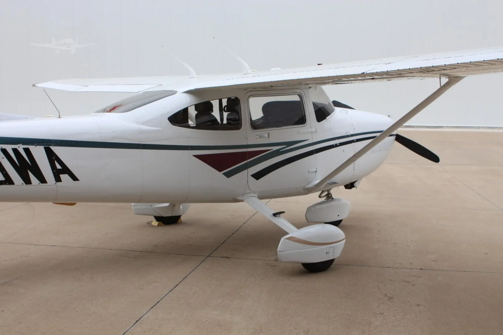 Exterior view of a 1998 CESSNA 182S SKYLANE, N249WA.