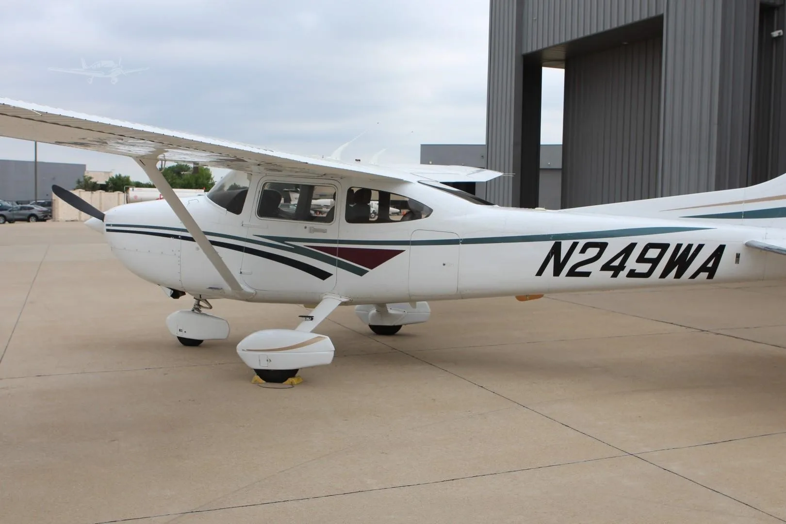Exterior view of a 1998 CESSNA 182S SKYLANE, N249WA.