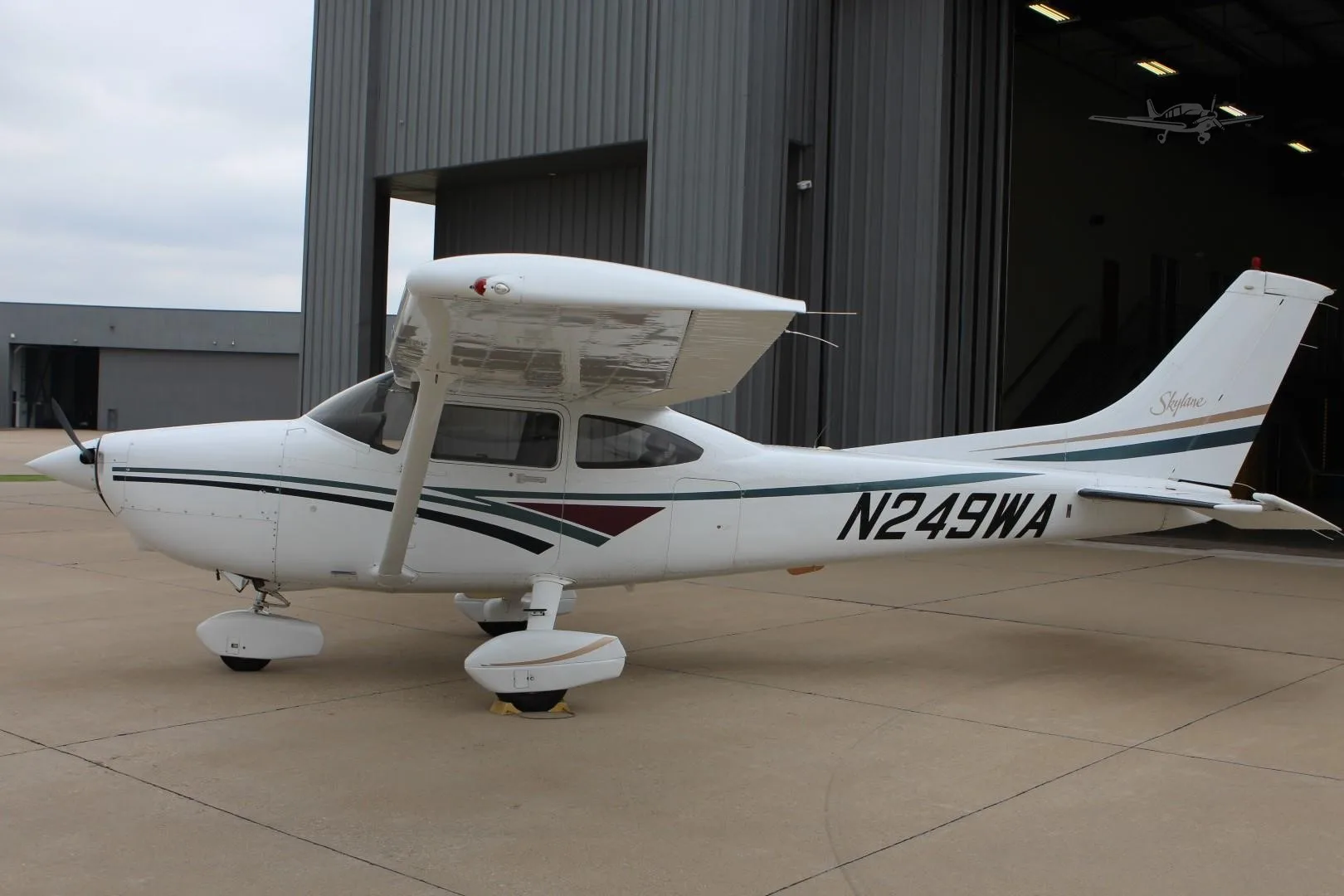 Exterior view of a 1998 CESSNA 182S SKYLANE, N249WA.