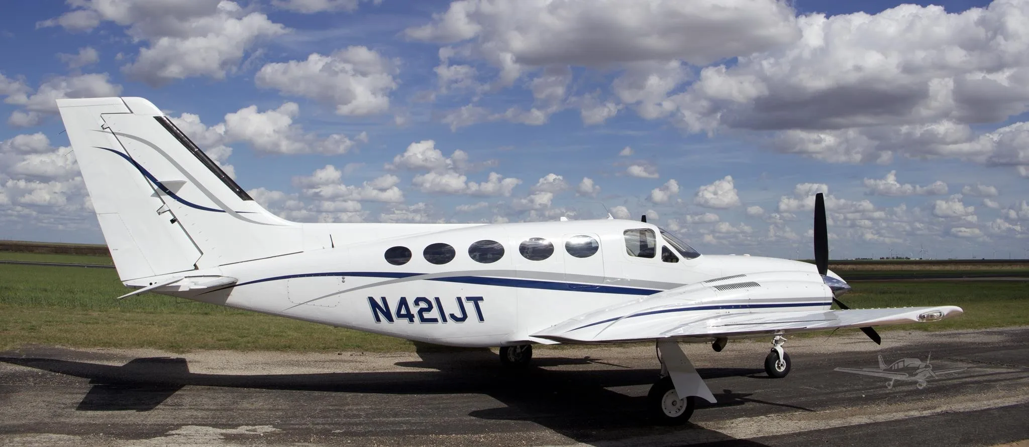 Exterior view of a 1979 CESSNA 421C, N421JT.
