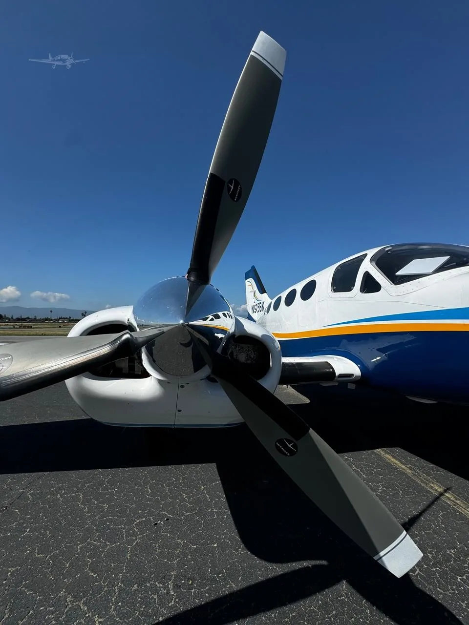 Exterior view of a 1976 CESSNA 421C, N925BK.