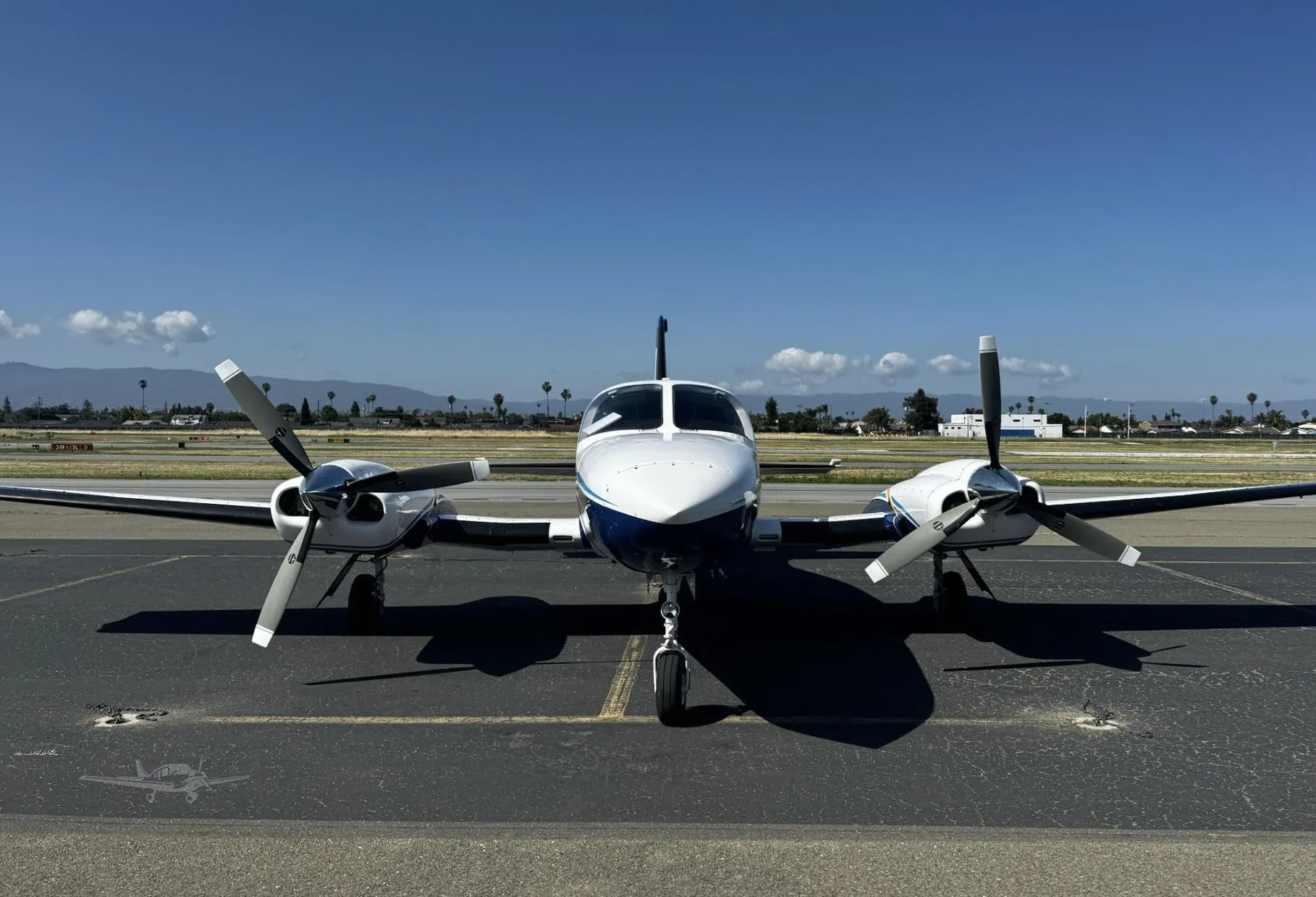 Exterior view of a 1976 CESSNA 421C, N925BK.
