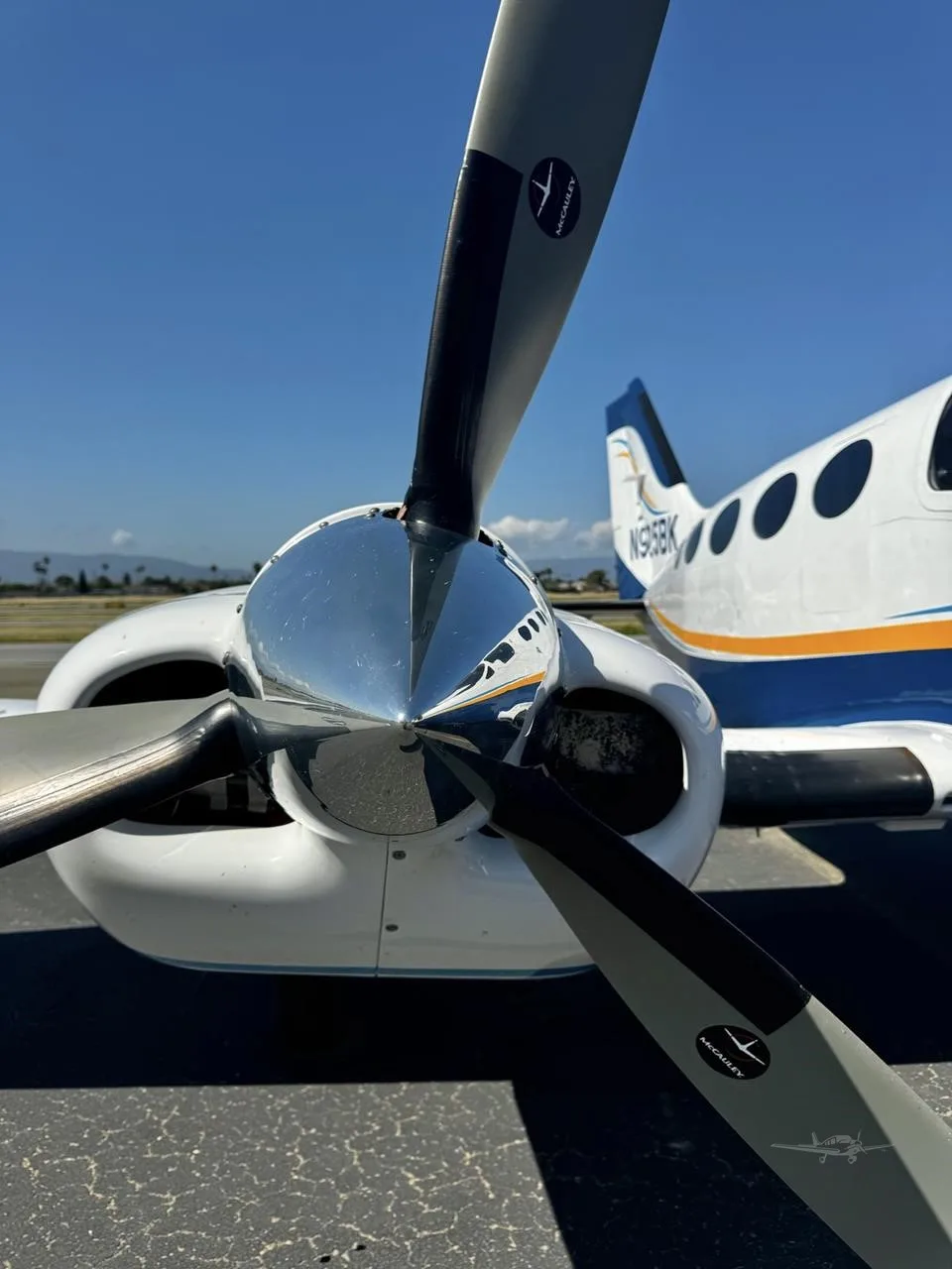 Exterior view of a 1976 CESSNA 421C, N925BK.