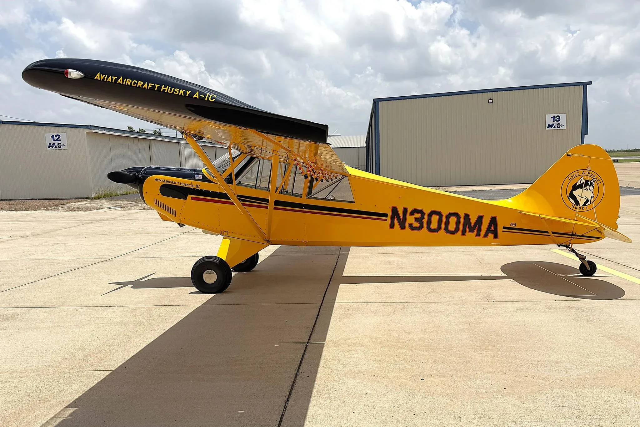 Exterior view of a 2011 AVIAT HUSKY A-1C-180, N300MA.