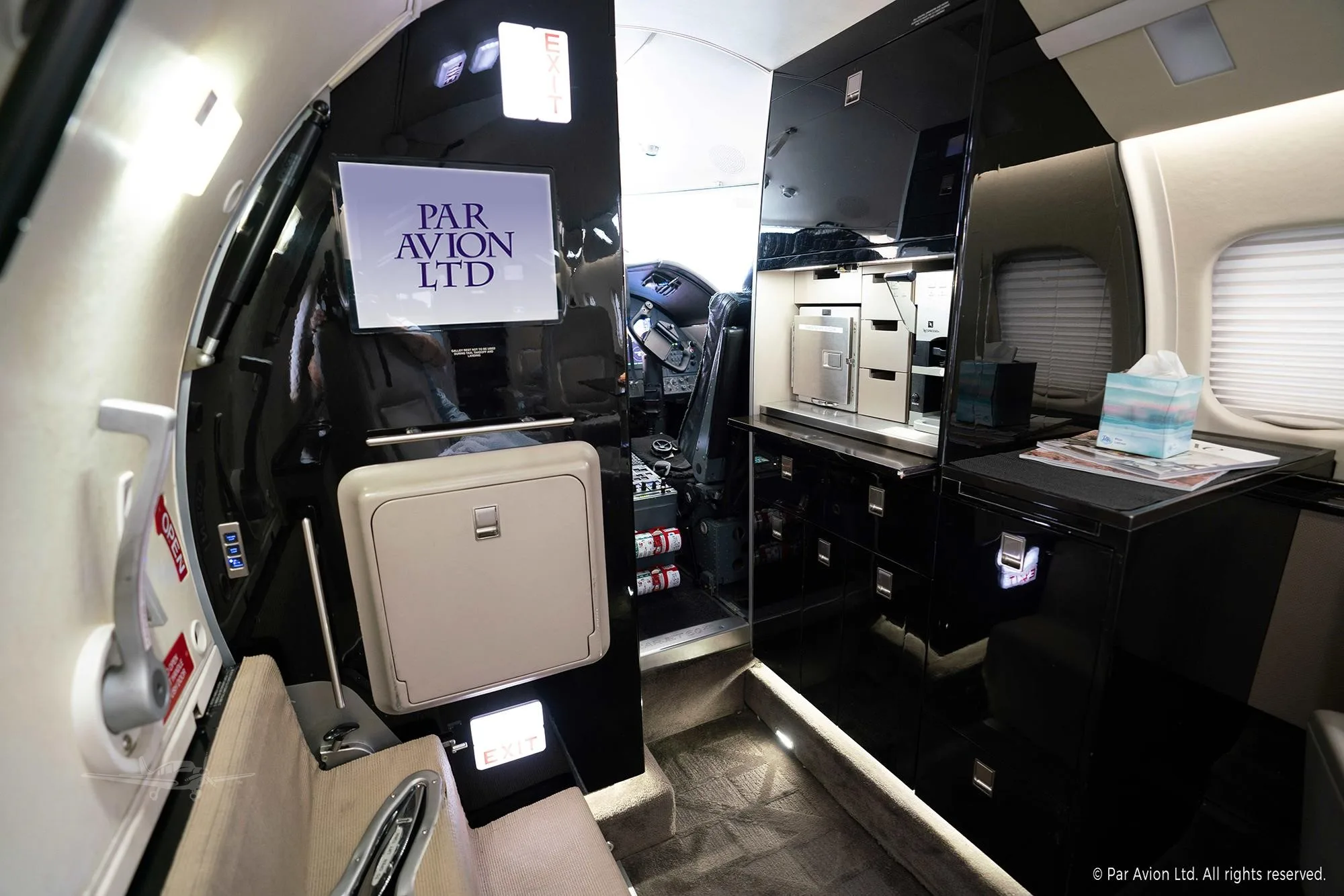 Cabin interior of a 2009 LEARJET 60XR.