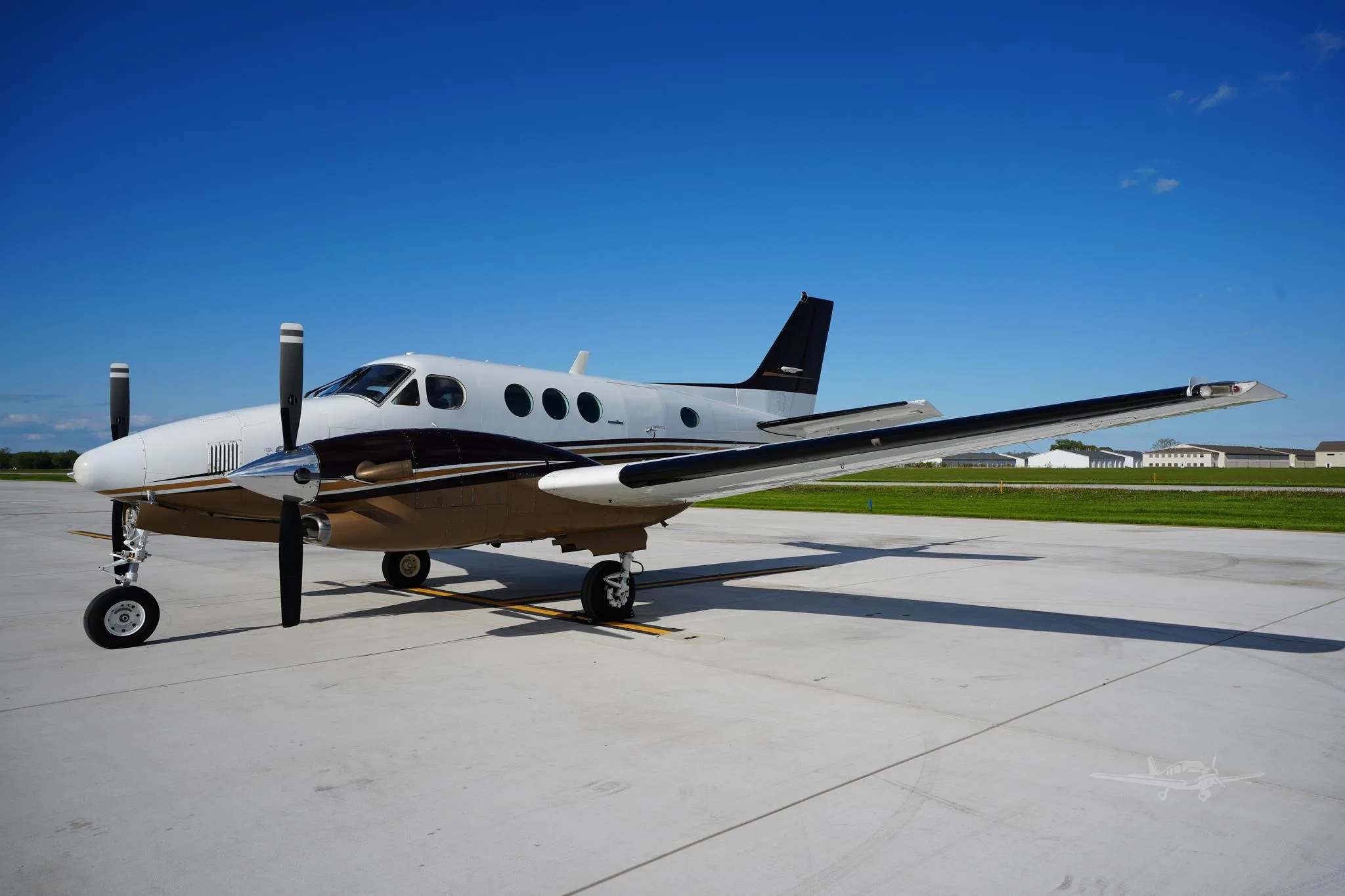 Exterior view of a 1990 BEECHCRAFT KING AIR C90A, N814LC.