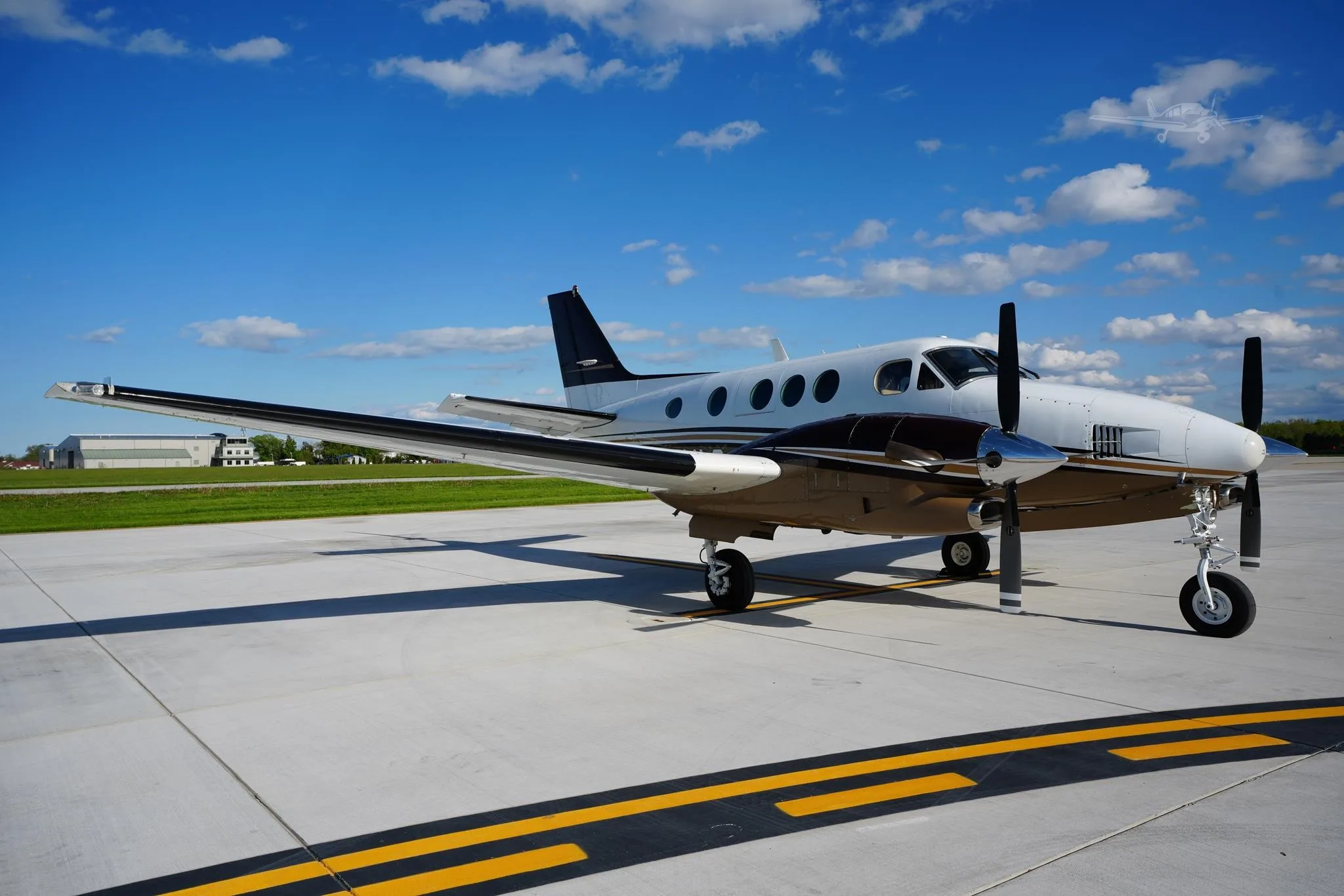 Exterior view of a 1990 BEECHCRAFT KING AIR C90A, N814LC.