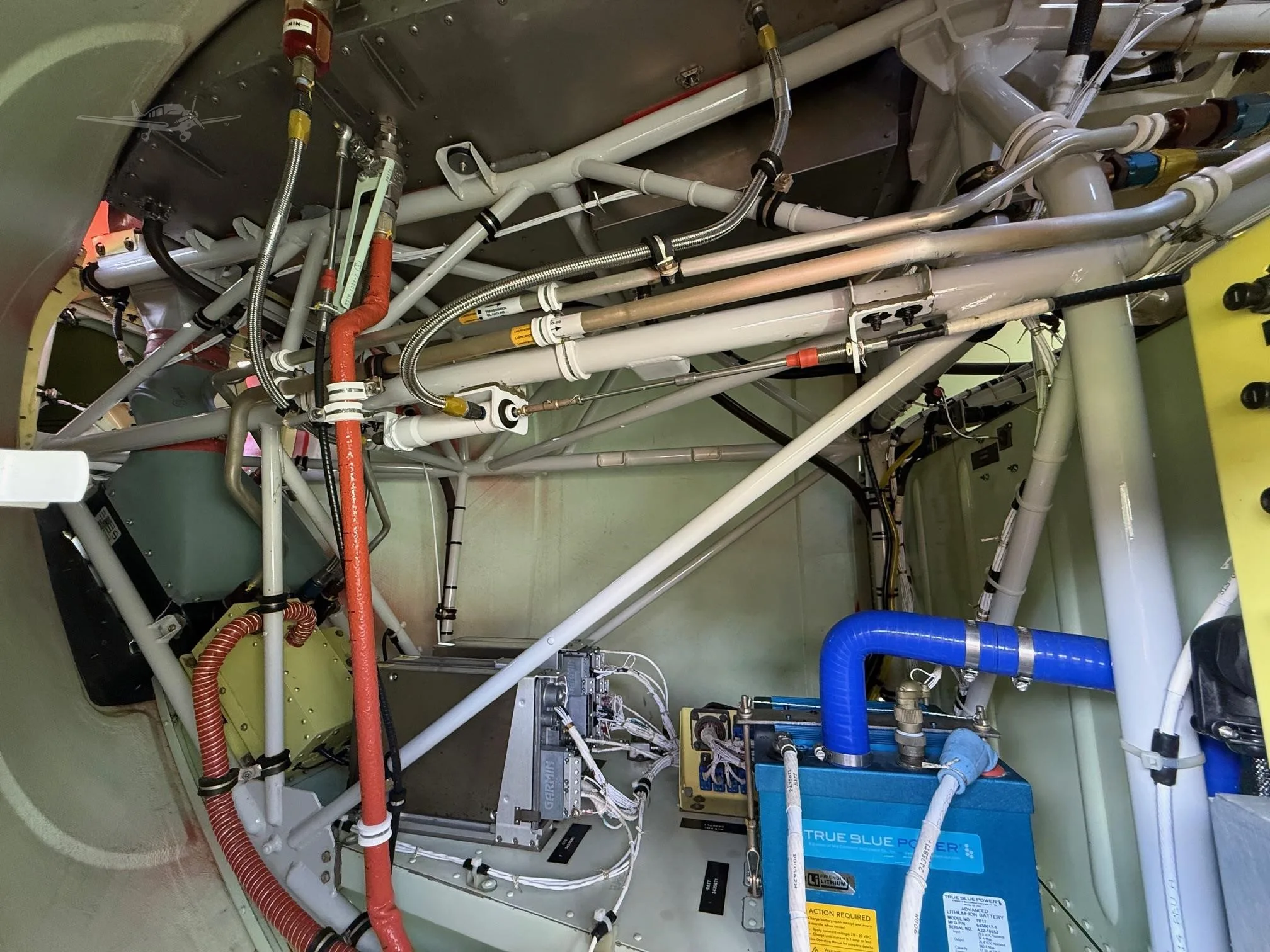 Cockpit and instrument panel of a 2018 BELL 505 JET RANGER X.