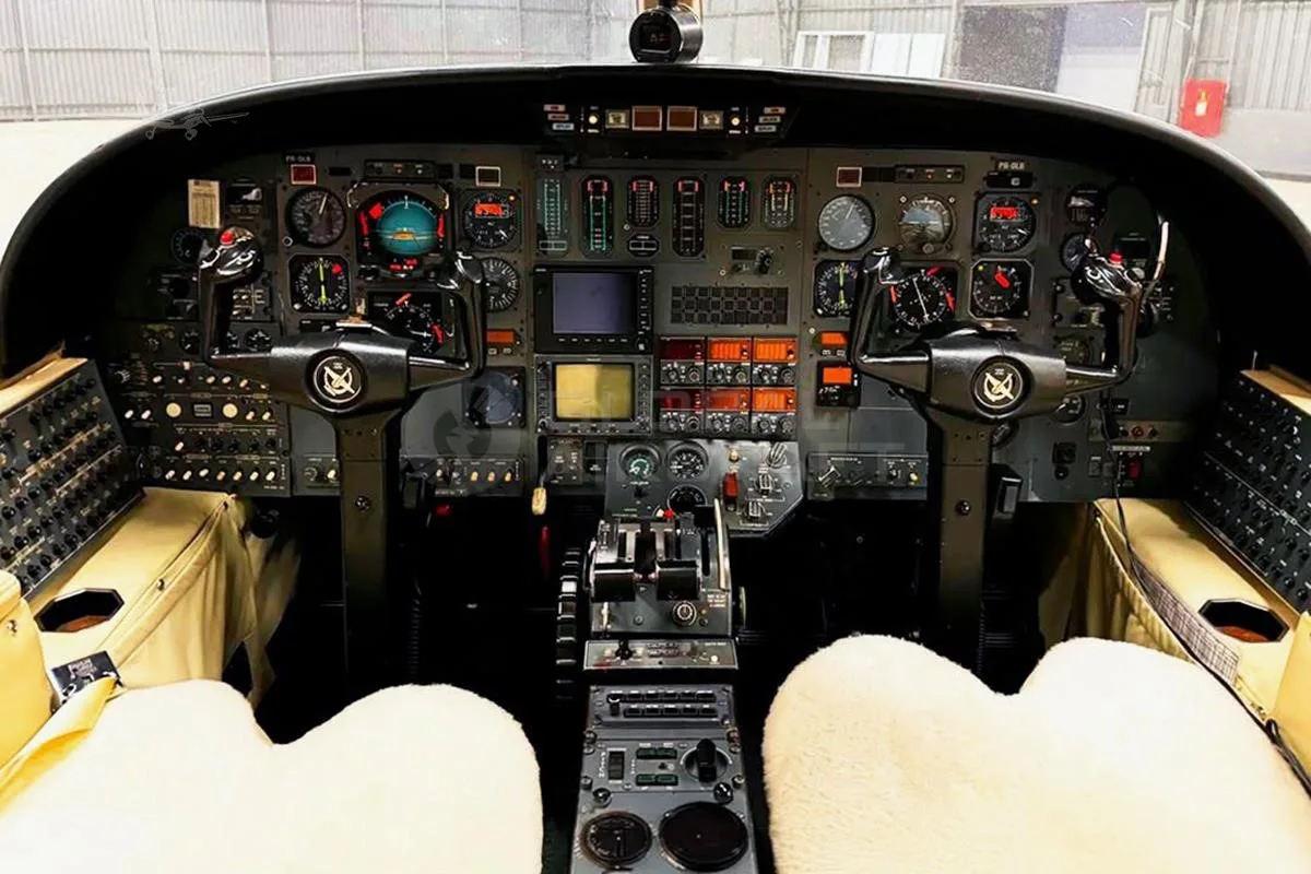 Cockpit and instrument panel of a 1989 CESSNA CITATION II.
