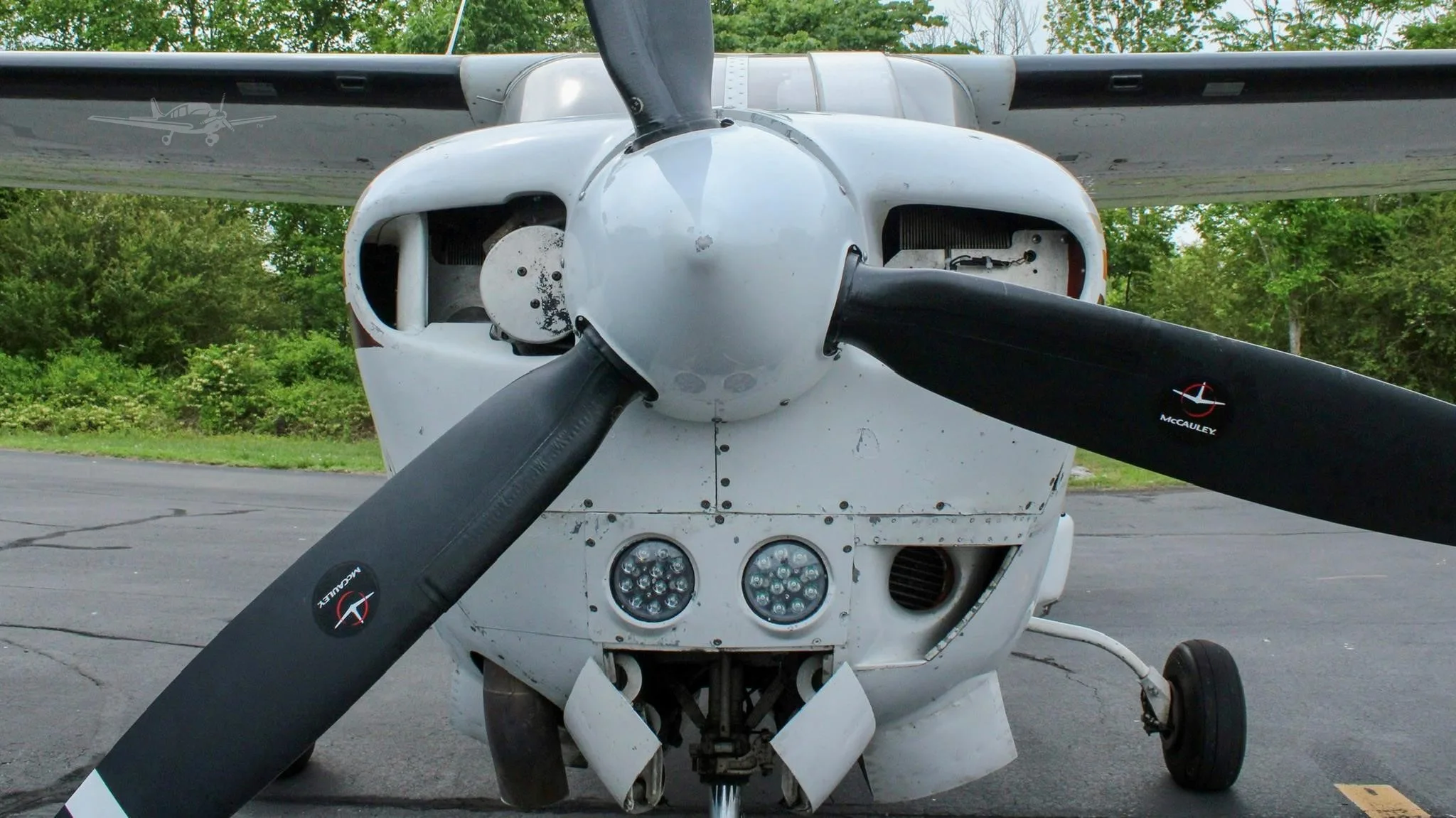 Engine detail of a 1980 CESSNA P210N.