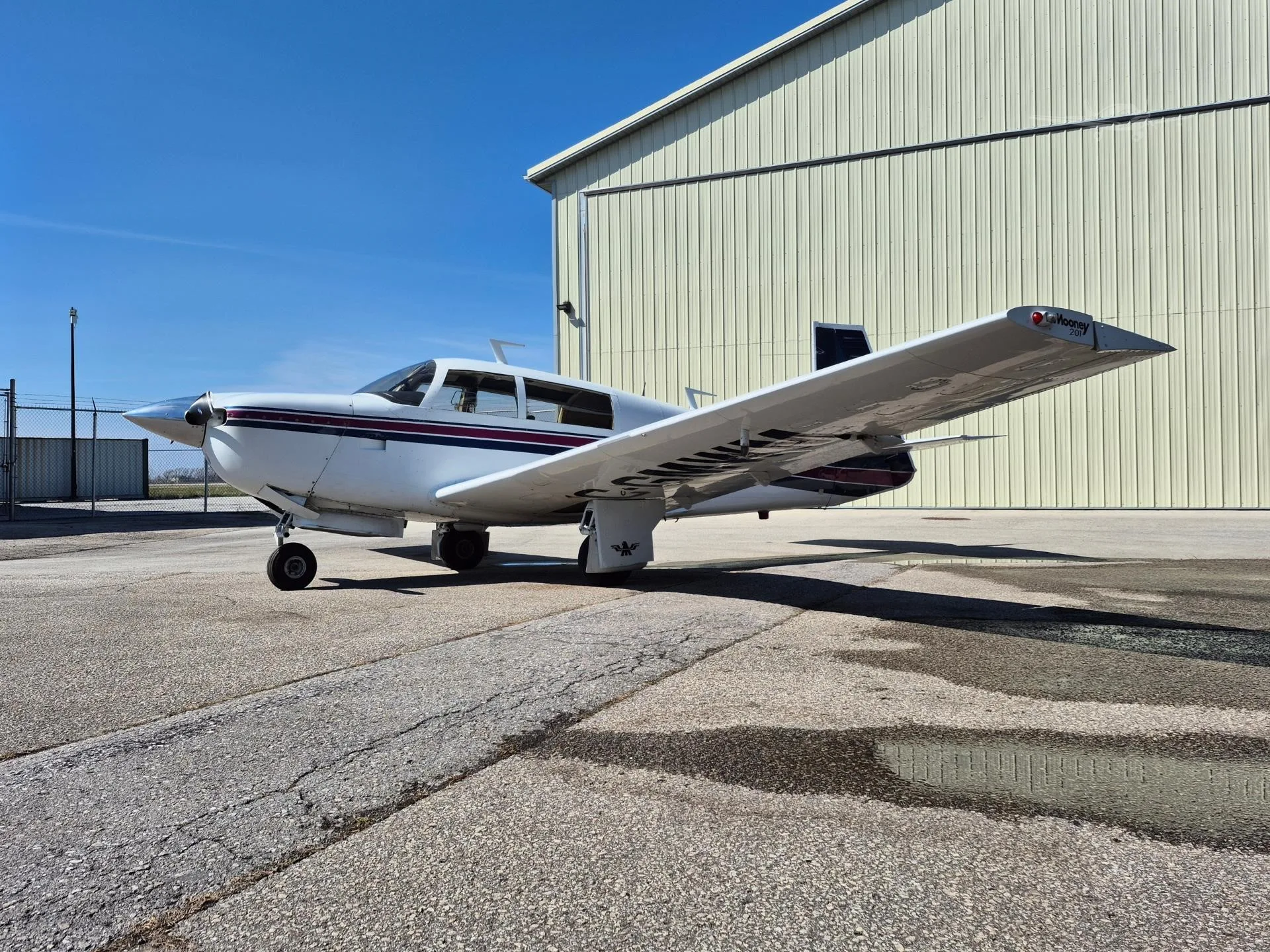 Exterior view of a 1977 MOONEY M20J, C-GMWM.