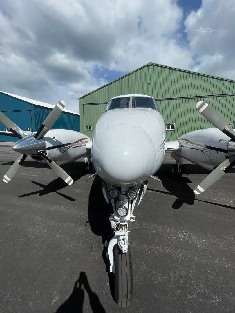 Exterior view of a 1978 BEECHCRAFT KING AIR B100, N487JH.