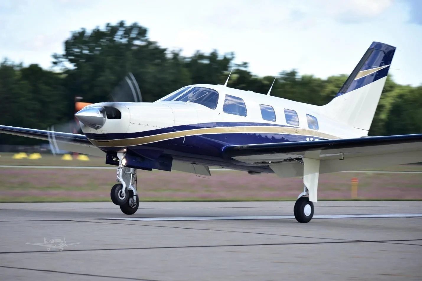 Exterior view of a 1985 PIPER MALIBU, N22FX.