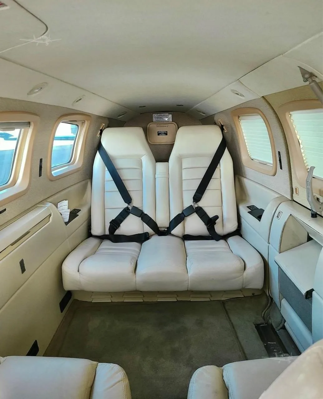 Cabin interior of a 1985 PIPER MALIBU.