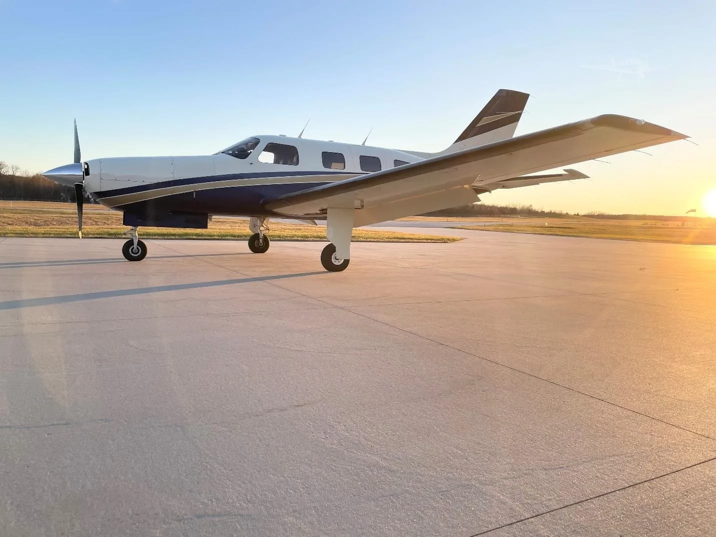 Exterior view of a 1985 PIPER MALIBU, N22FX.