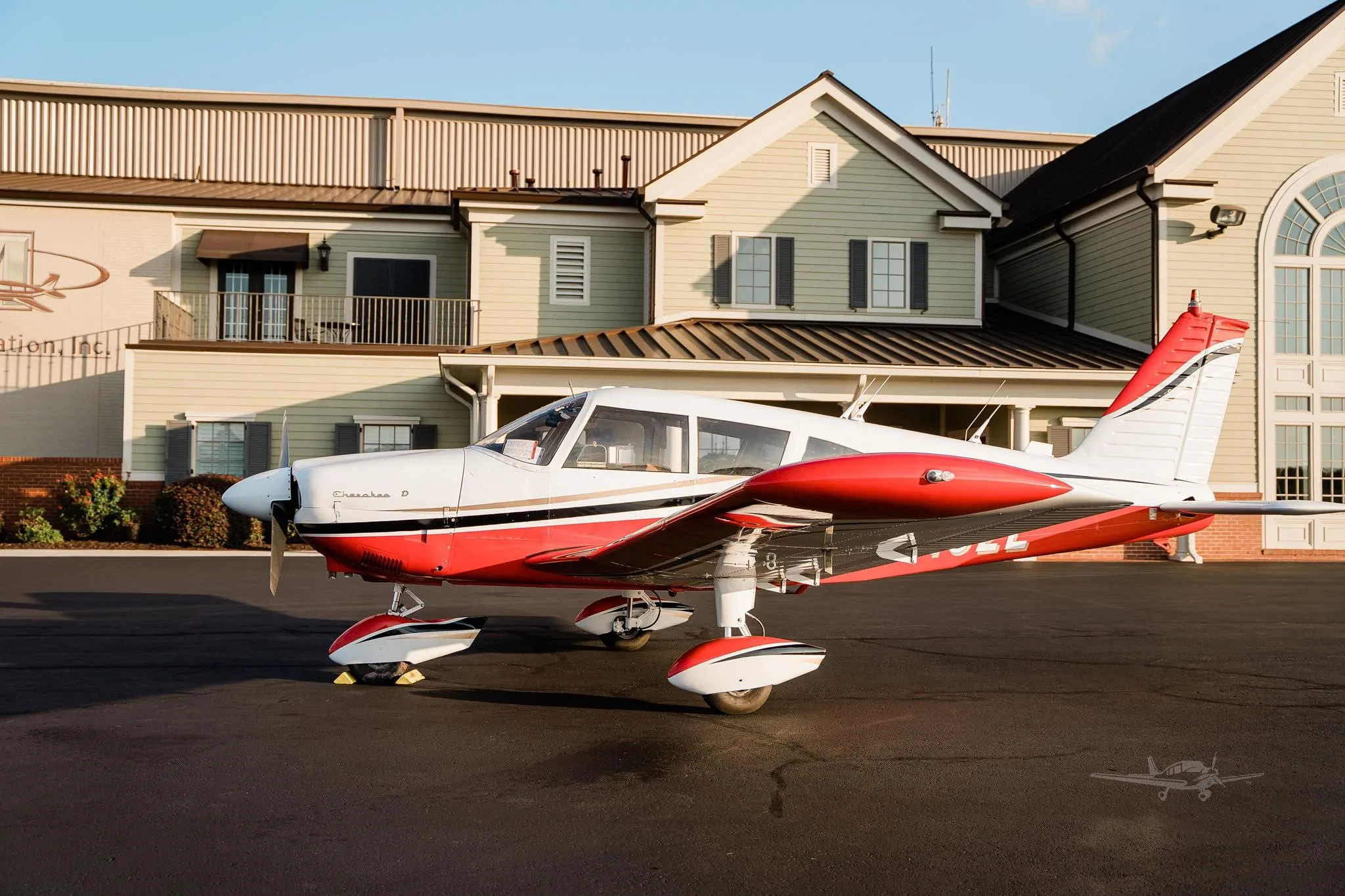 Exterior view of a 1967 PIPER CHEROKEE 180, N5182L.