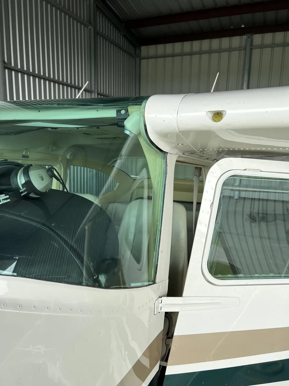 Exterior view of a 1972 CESSNA 182P SKYLANE, N20774.