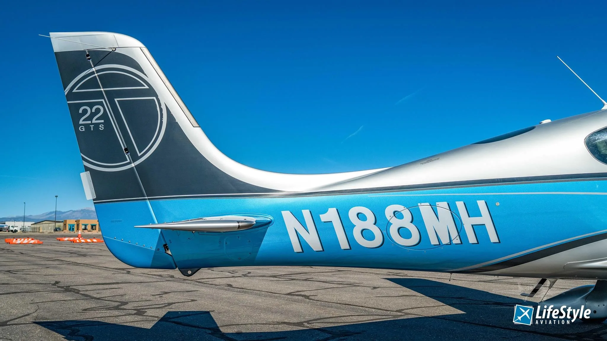 Marketing image of a 2013 CIRRUS SR22-G5 TURBO.