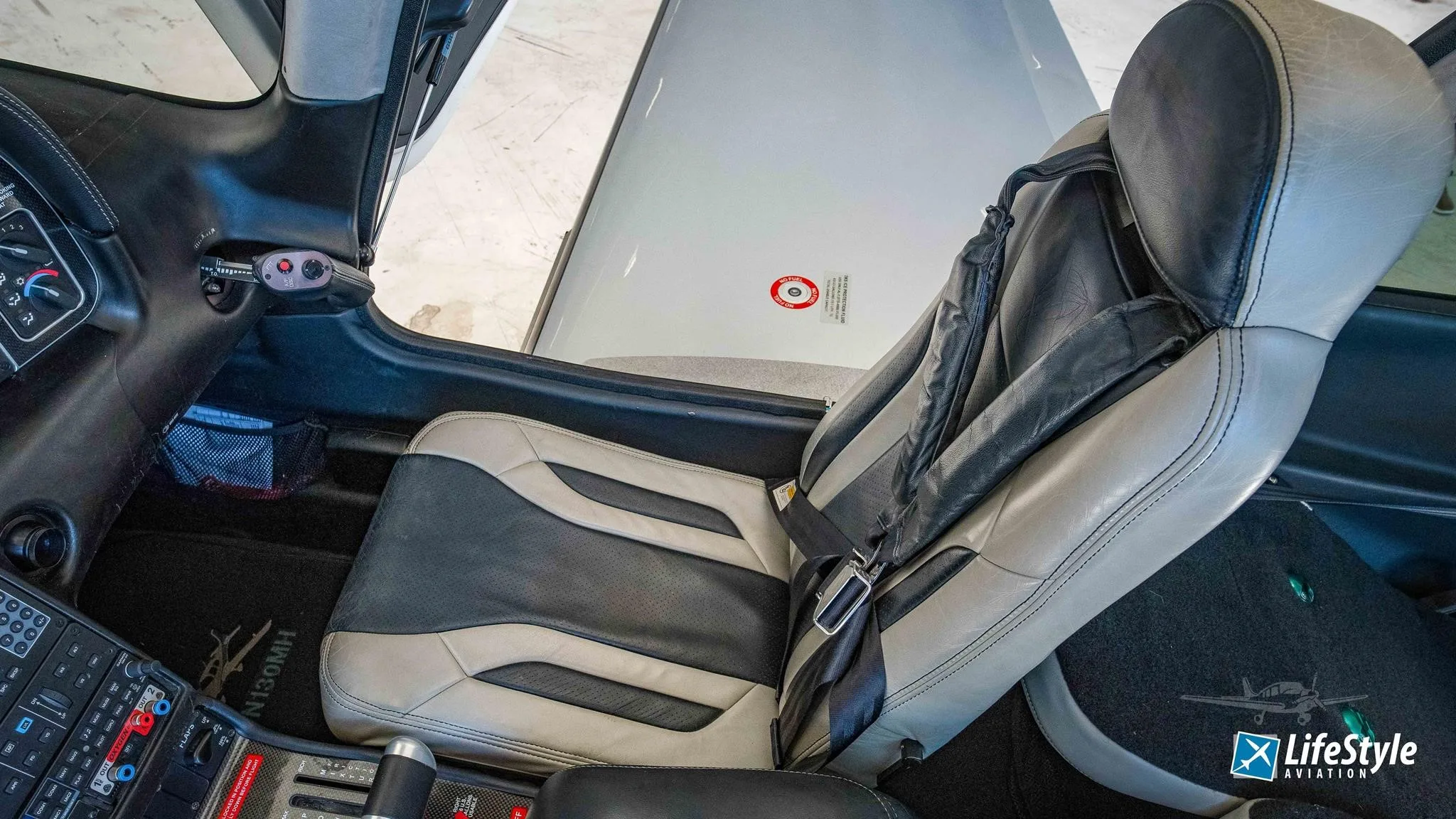 Cabin interior of a 2013 CIRRUS SR22-G5 TURBO.