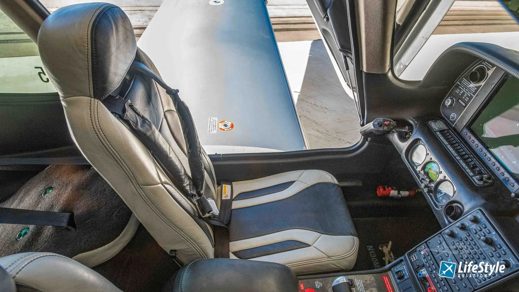 Cabin interior of a 2013 CIRRUS SR22-G5 TURBO.