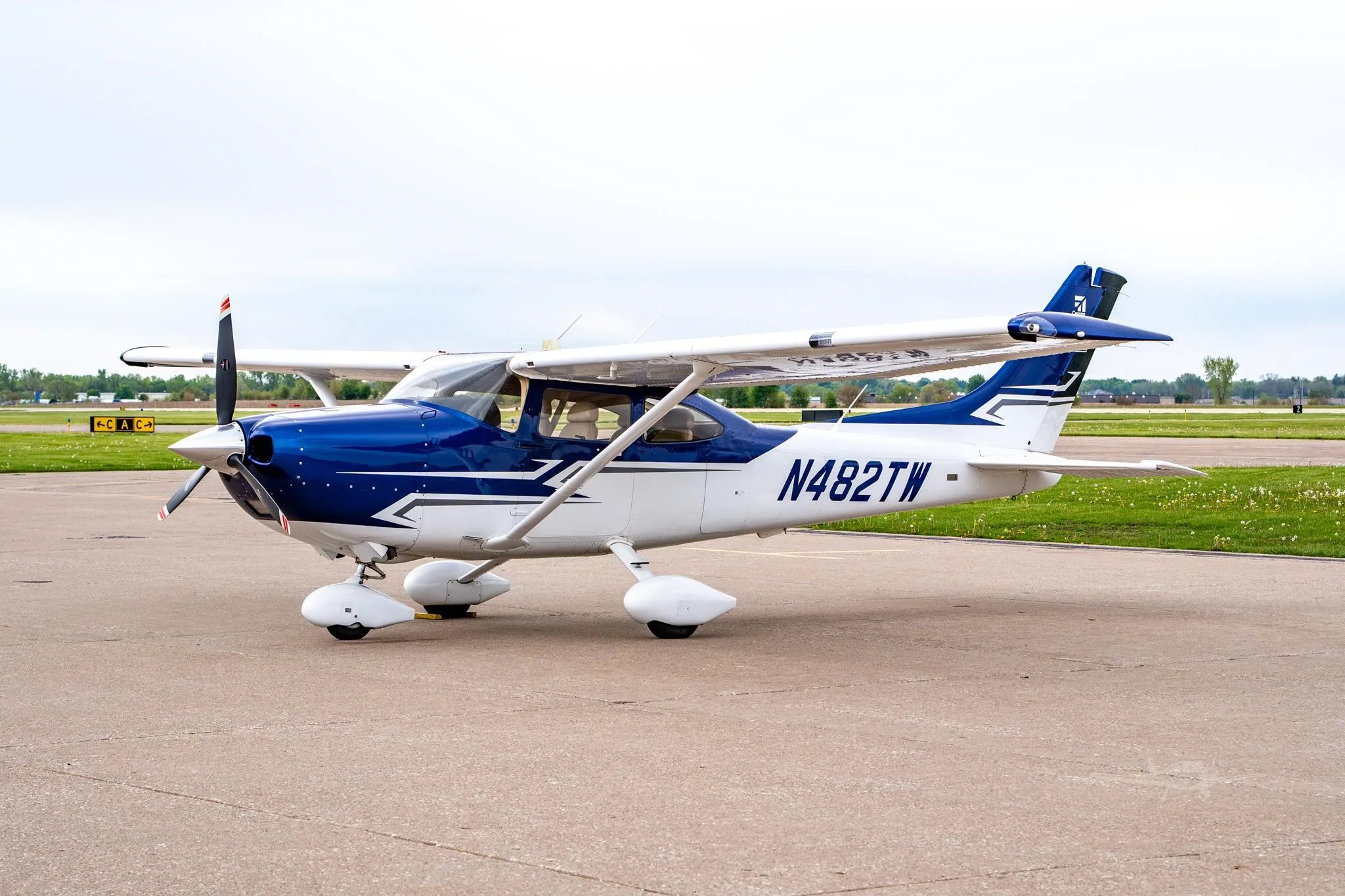 Exterior view of a 2017 CESSNA 182T SKYLANE, N482TW.