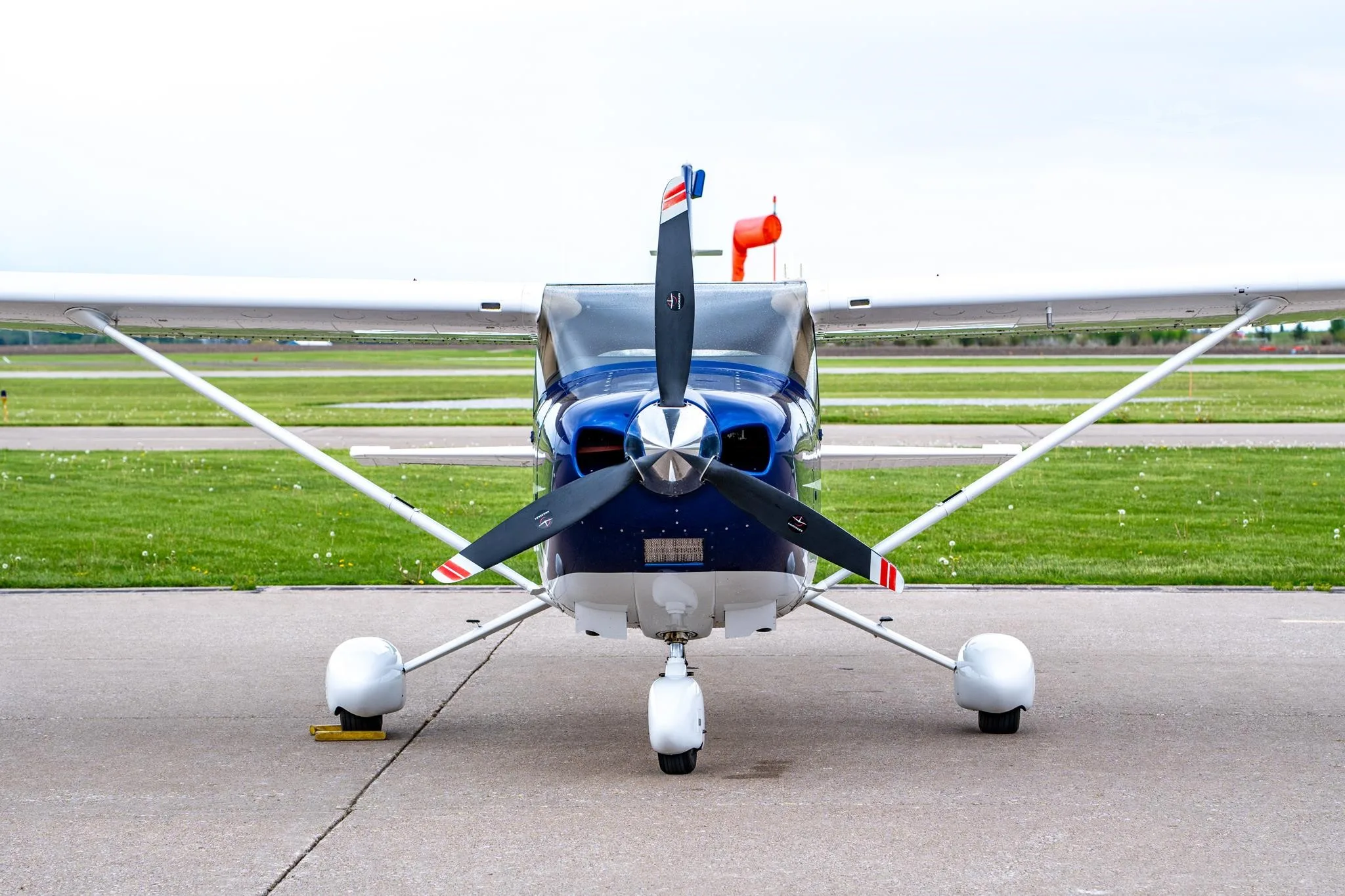 Exterior view of a 2017 CESSNA 182T SKYLANE, N482TW.