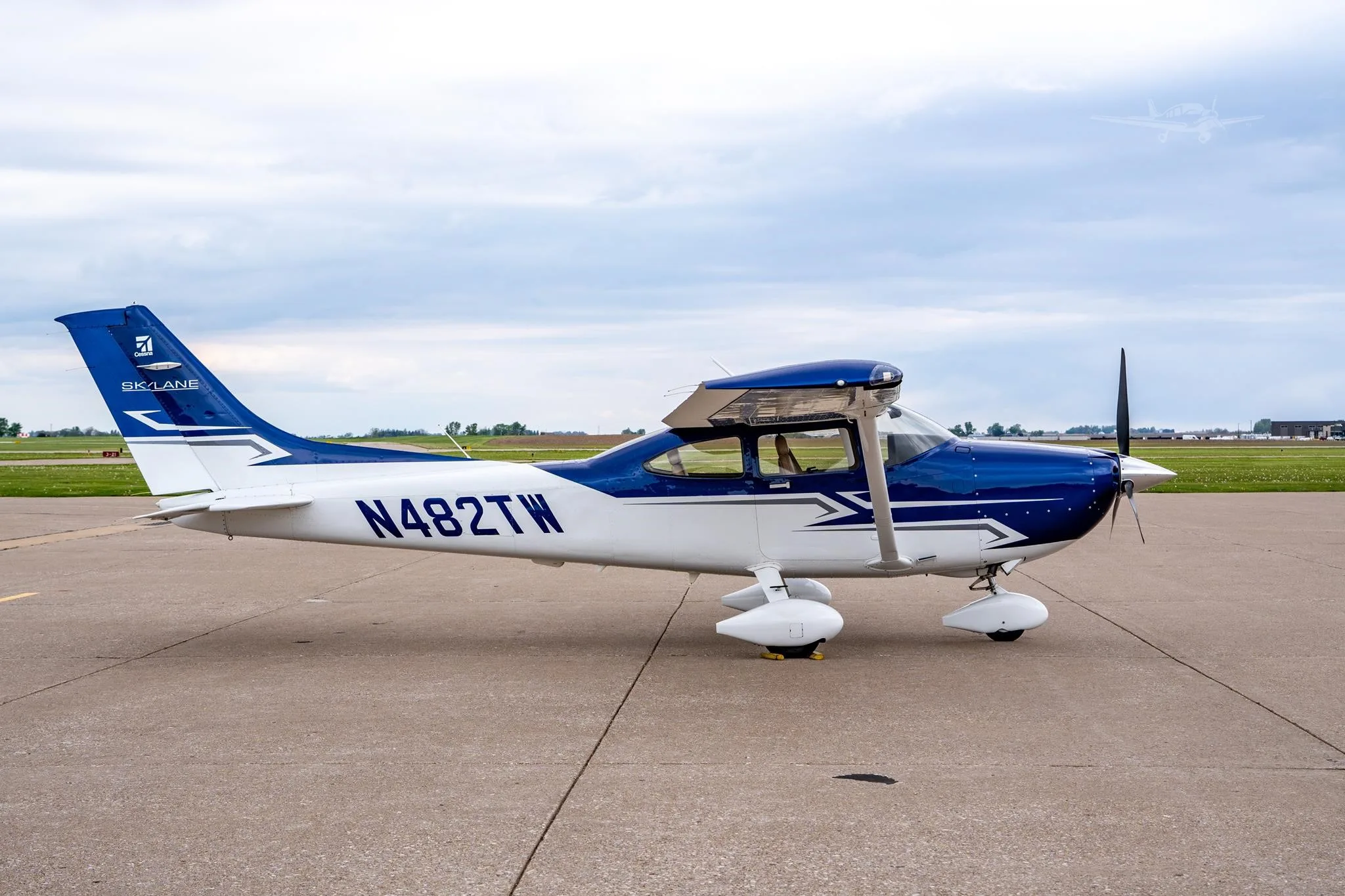 Exterior view of a 2017 CESSNA 182T SKYLANE, N482TW.