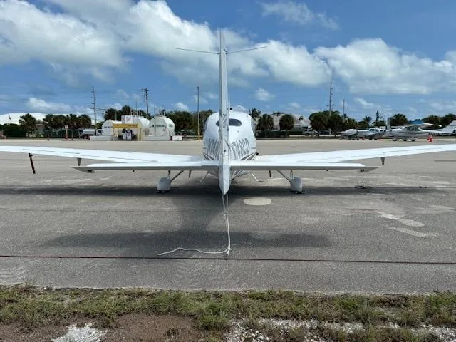 2001 Cirrus SR22