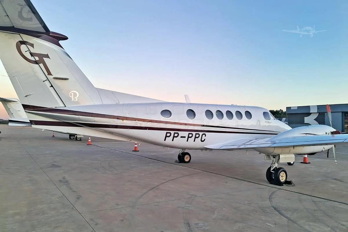 Exterior view of a 2008 BEECHCRAFT KING AIR B200GT, PP-PPC.
