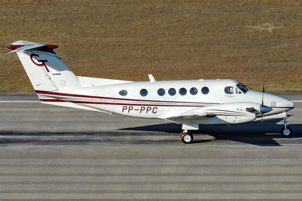 Exterior view of a 2008 BEECHCRAFT KING AIR B200GT, PP-PPC.