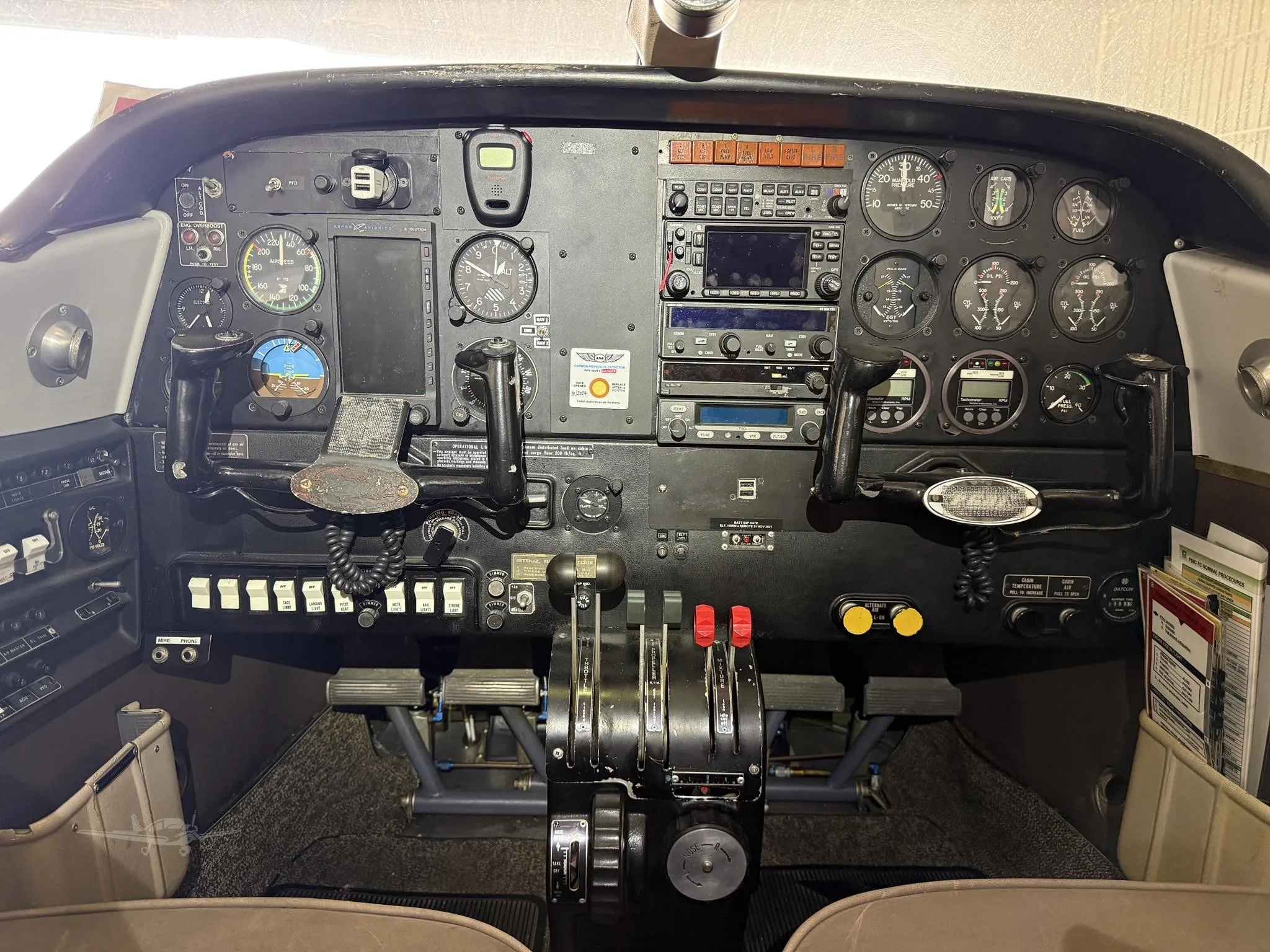 Cockpit and instrument panel of a 1980 PARTENAVIA P.68C-TC.