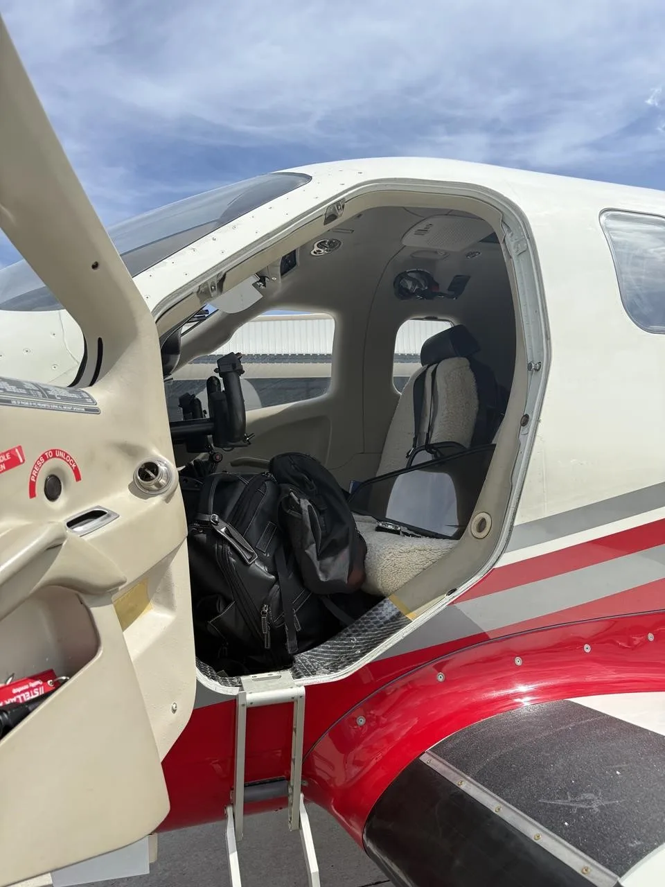 Cockpit and instrument panel of a 2013 DAHER TBM 850.