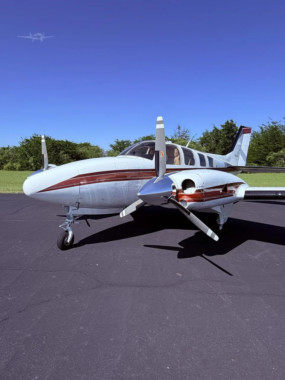 Exterior view of a 1976 BEECHCRAFT 58P BARON, N96PT.