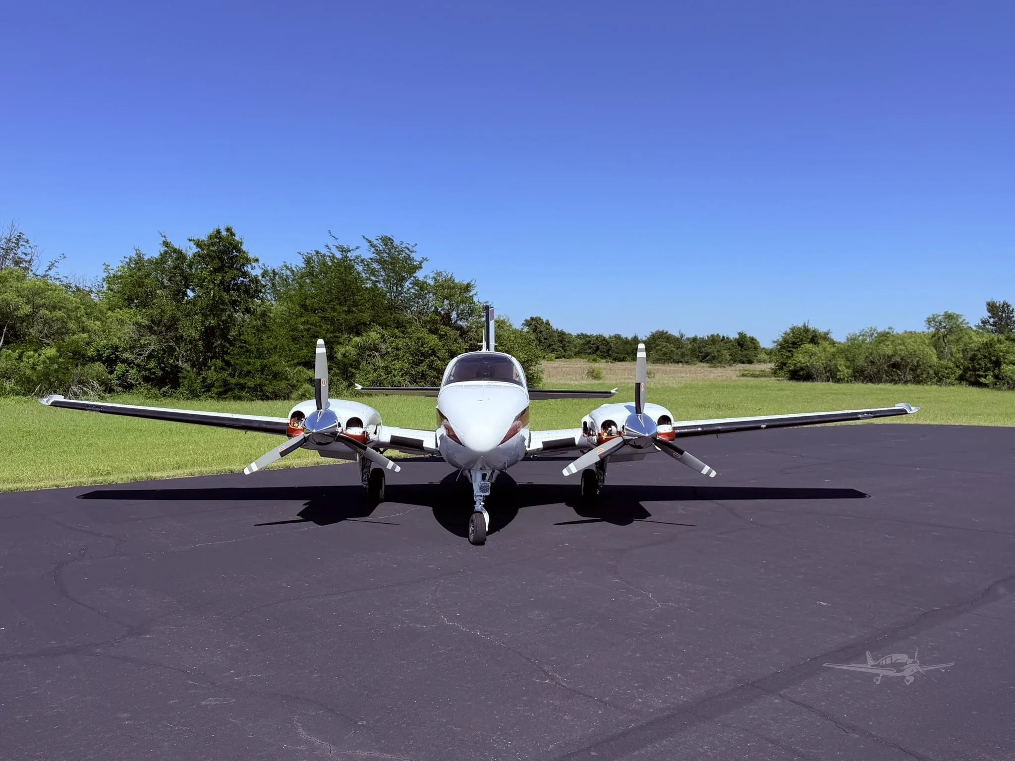 Exterior view of a 1976 BEECHCRAFT 58P BARON, N96PT.