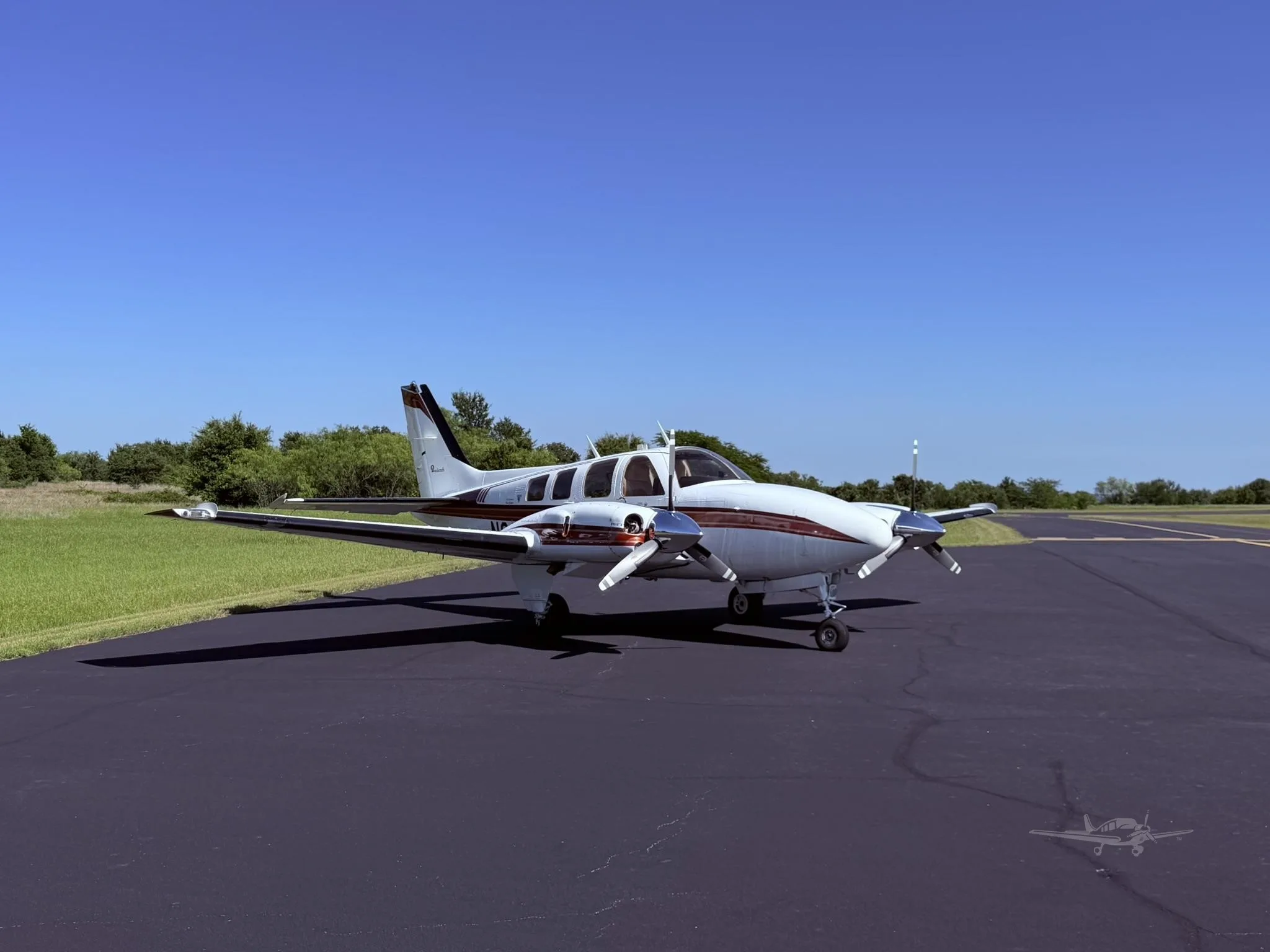 Exterior view of a 1976 BEECHCRAFT 58P BARON, N96PT.