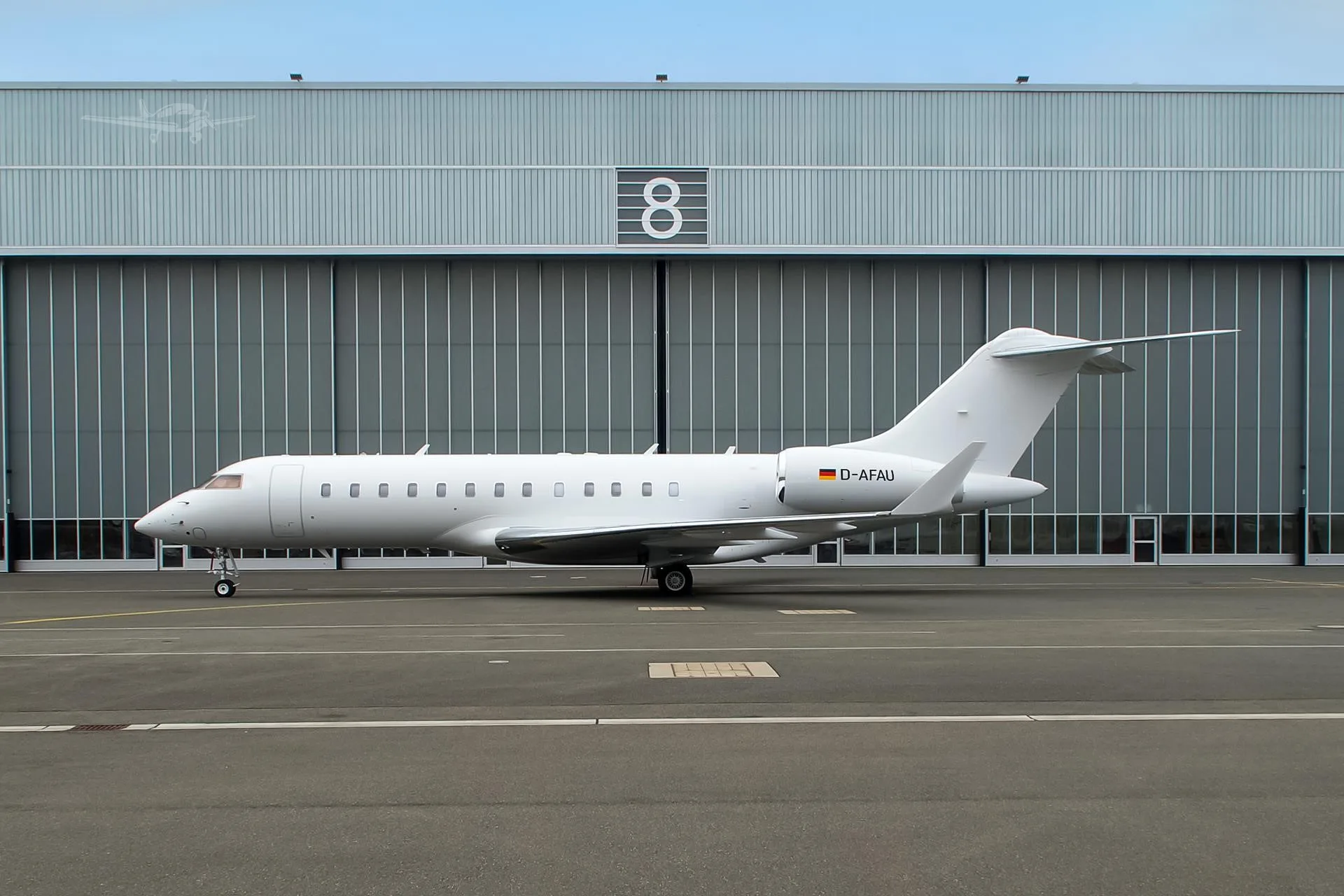 Exterior view of a 2000 BOMBARDIER GLOBAL EXPRESS, D-AFAU.