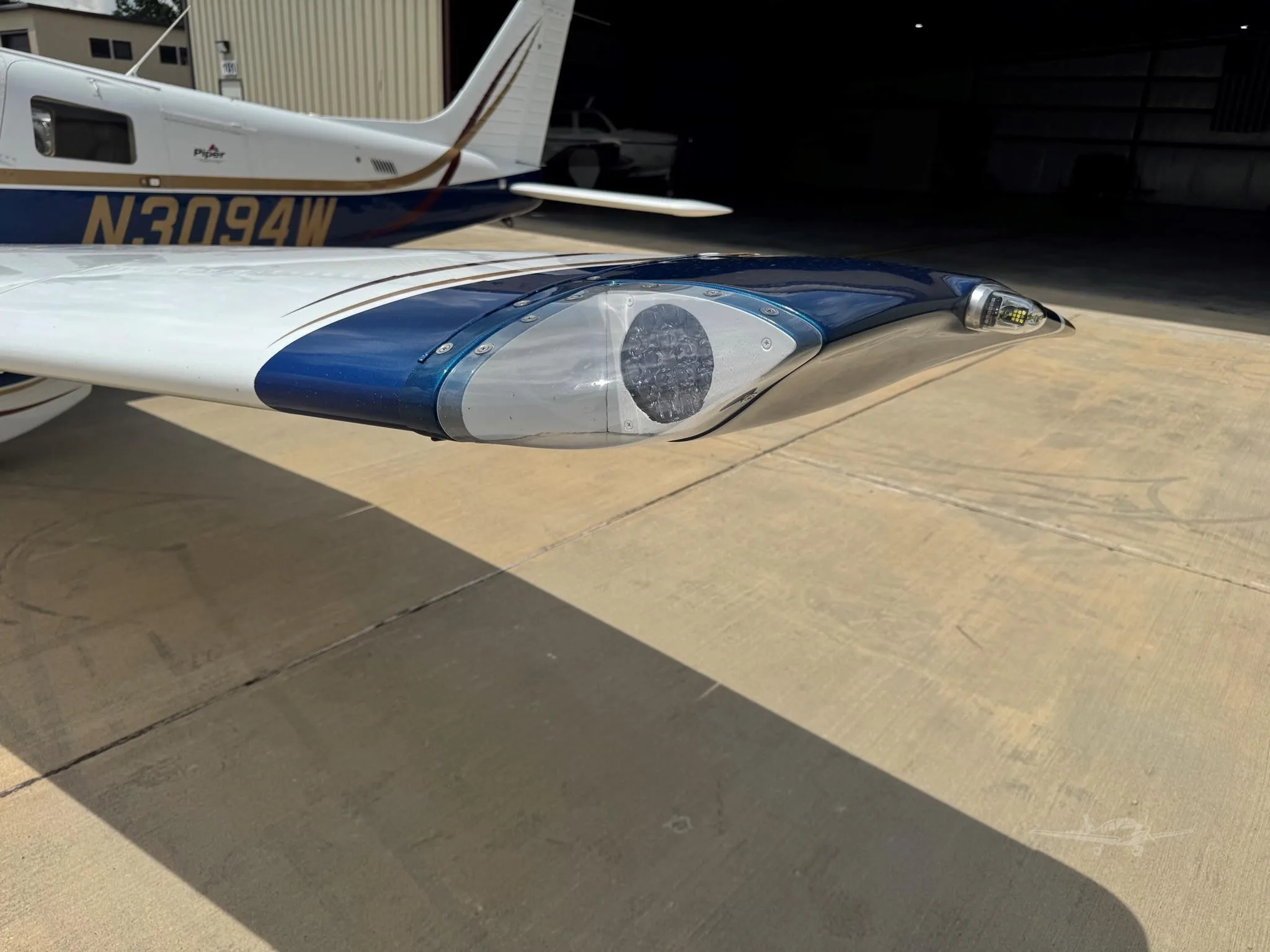 Exterior view of a 2005 PIPER 6XT, N3094W.